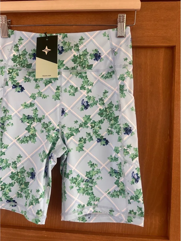 NWT Tuckernuck Light Blue Trellis Compression Biker Shorts 7.5” Women’s Small - Image 4