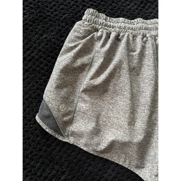 Lululemon Women's Hotty Hot Short II Heather Gray‎ Size 6 - Image 5