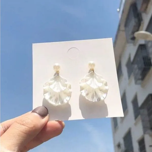 Pearl Shell Earrings White - Image 4