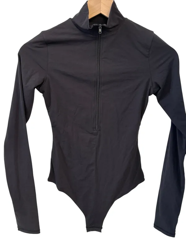SKIMS FITS EVERYBODY ZIP FRONT LONG SLEEVE THONG BODYSUIT ONYX S ( sold out) - Image 4