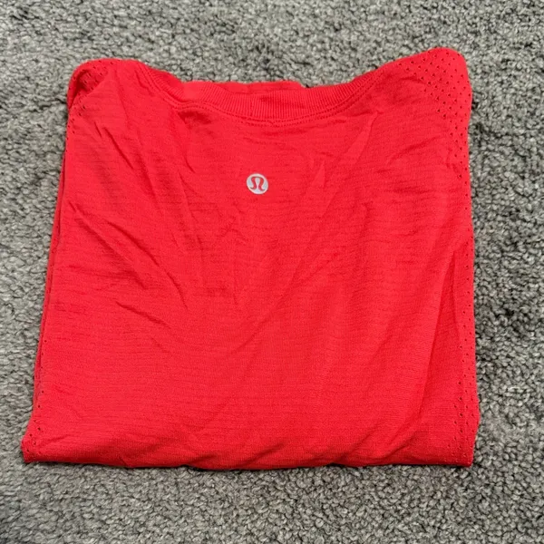 Lululemon Women's Workout Top - Image 2