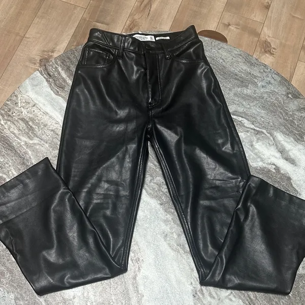 Abercrombie and Fitch The 90s Straight Ultra High Rise Vegan Leather Pants 00s - Image 5