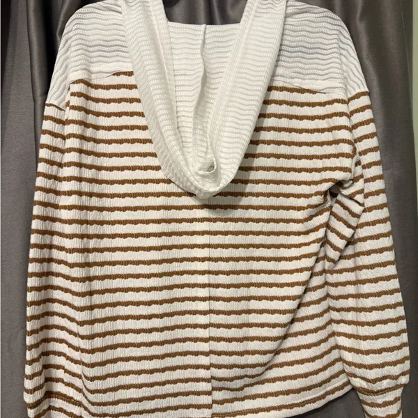 NWT Striped V-Neck Women's Hooded Long Sleeve Top - Image 4
