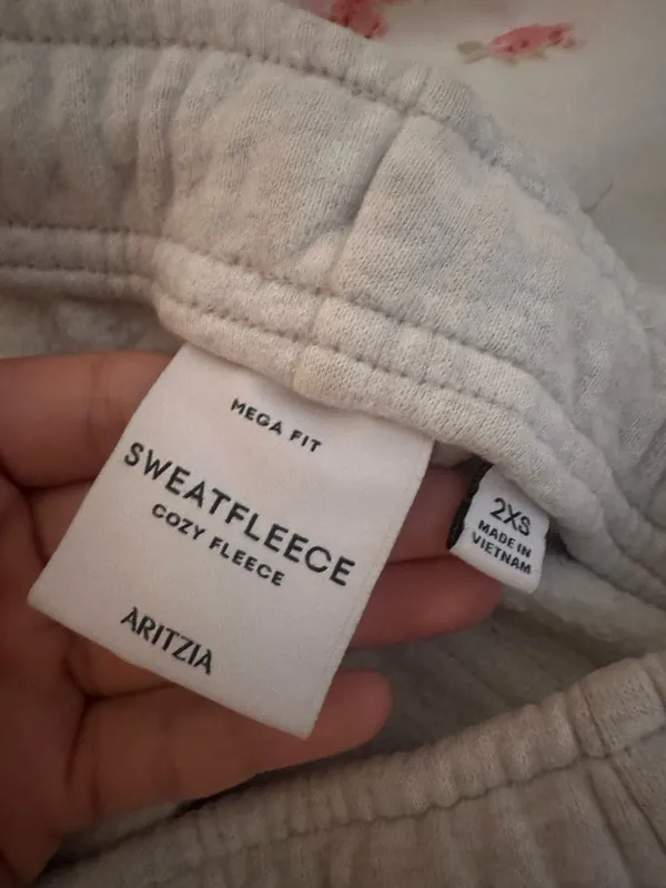 Aritzia Cargo Sweatpants - Image 3