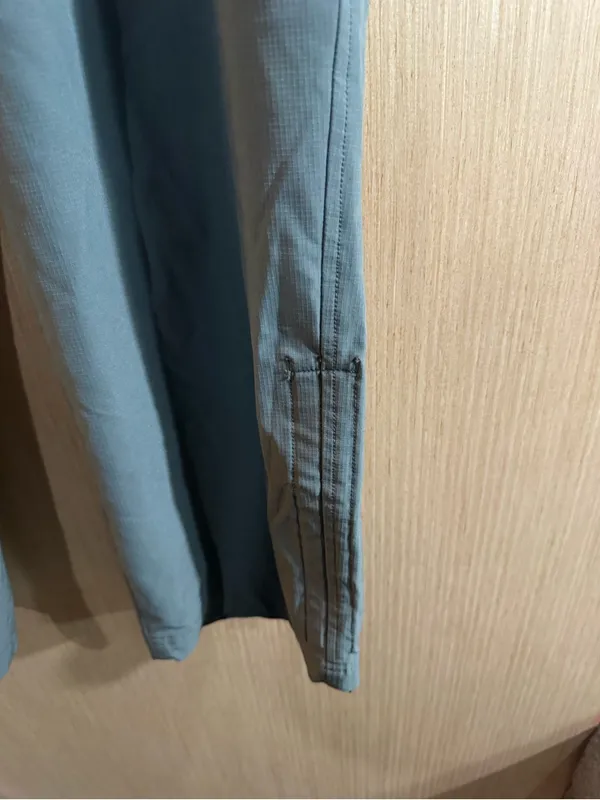 Women’s Eddie Bauer Grey Stretch Ripstop Crop Hiking Pants Size 12 - Image 2