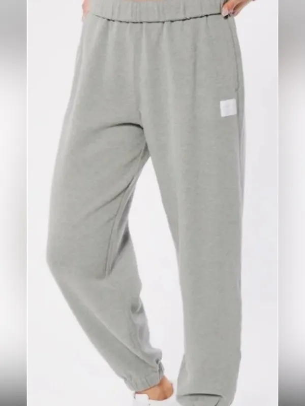 Hollister Women's Light Gray Fleece Joggers - Image 4