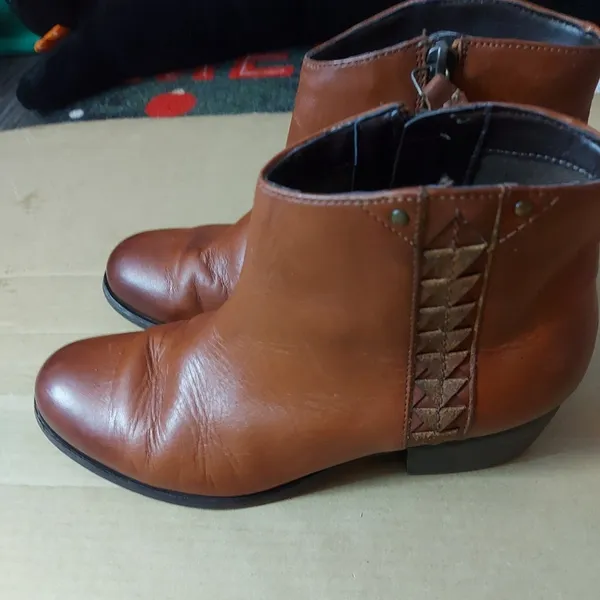 Clarks Maypearl Fawn Ankle Round Toe Brown Boots 7.5 Southwestern Boho Casual - Image 4