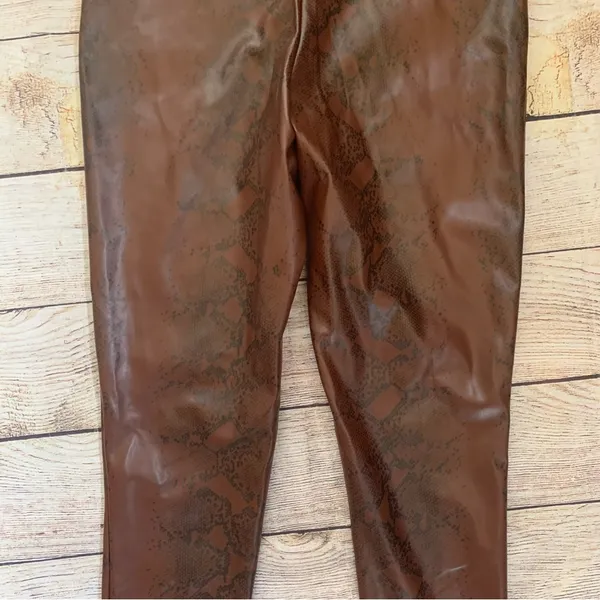 Nasty Gal faux leather snake print size 4 leggings NWT Pull On Pants - Image 8