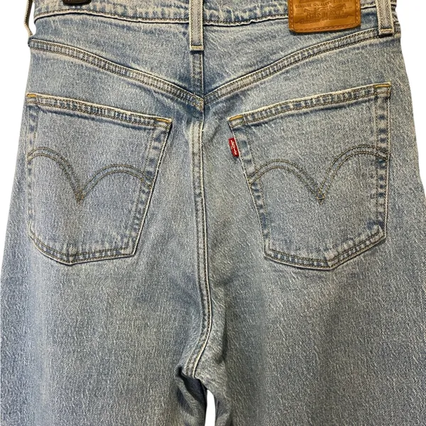 Levi’s Ribcage Straight Ankle Distressed Light Blue Jeans size 30 - Image 4
