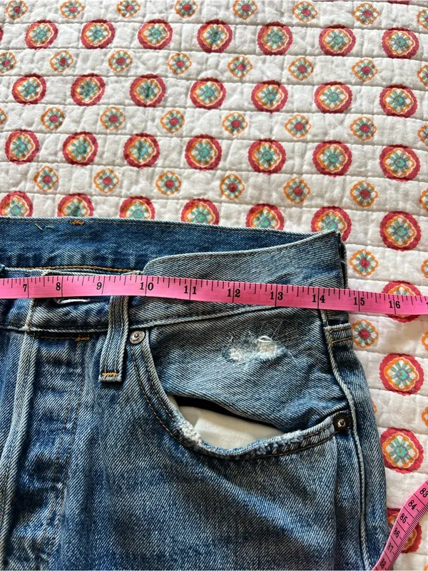 EUC Levi’s Premium 501 Denim Light Wash Distressed Jeans size 26 - Image 7