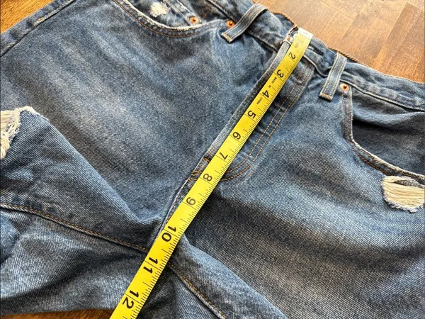 LEVI'S High-Rise Distressed Button-Fly Denim Midi Shorts 27 Classic Casual - Image 11
