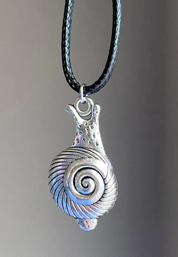 Handmade Kawaii funky simple snail necklace🐌🌼🍃🌀 - Image 2