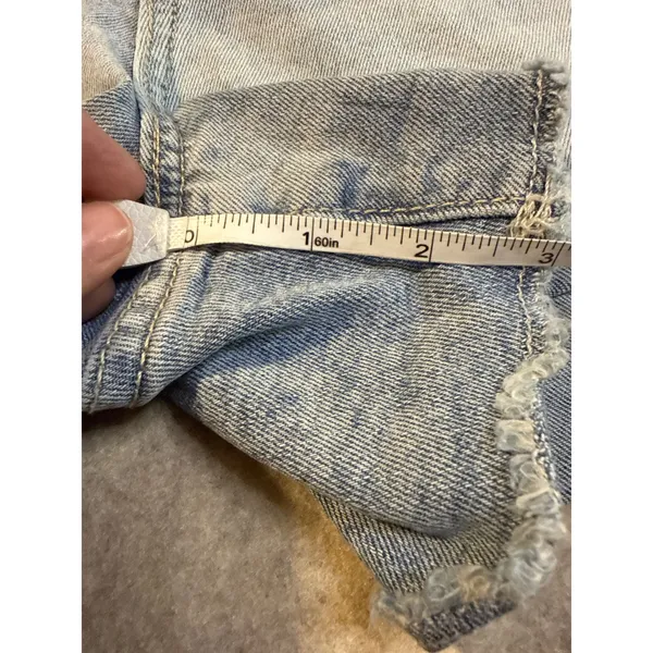 Denizen from Levis Womens Distressed Denim Shorts Light Wash Raw Hem Size 14 - Image 10