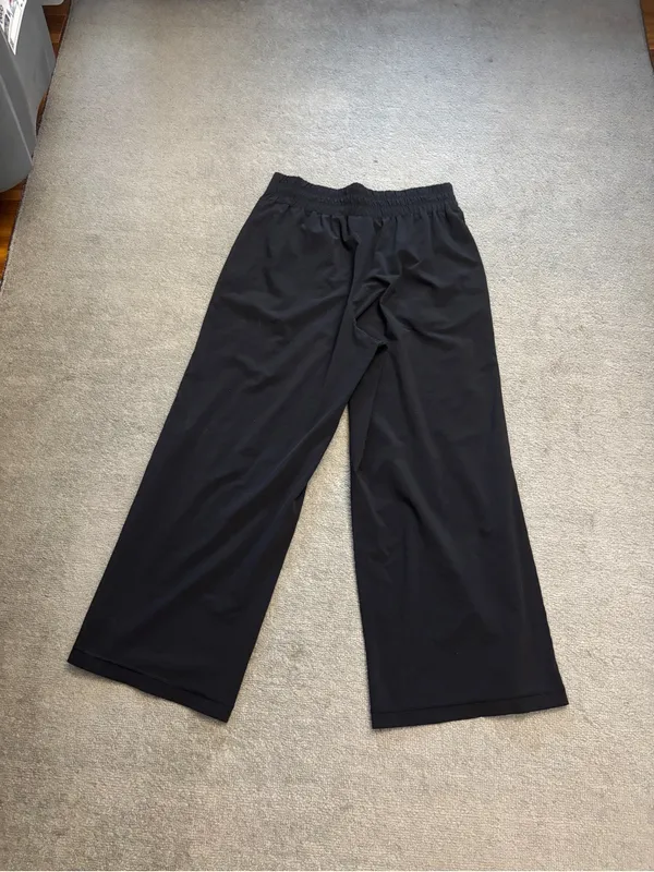 Prana Wide Leg Light Weight Quick Dry Cropped Pull On Pant Black - Image 2