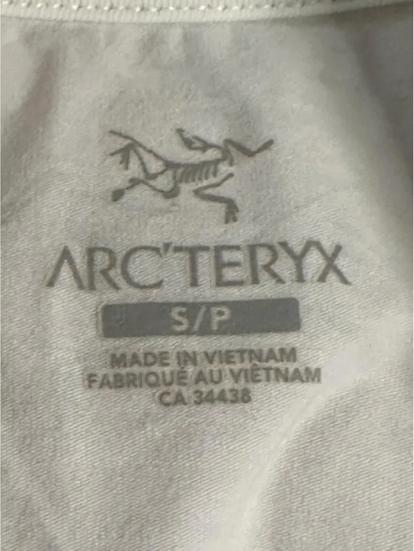 Arc'teryx Women's white mountain graphic short sleeve t-shirt Small gorpcore - Image 7