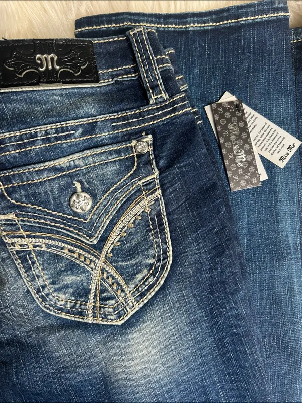 Miss Me Jeans Women's Size 30 Embroidered Embellished Pockets Slim Bootcut Jeans - Image 2