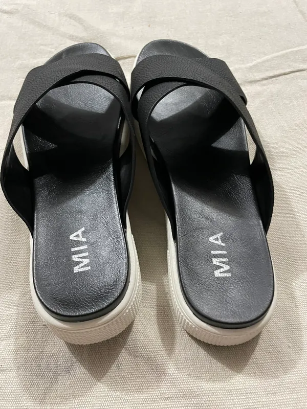 MIA Black Platform Sandals - Image 3