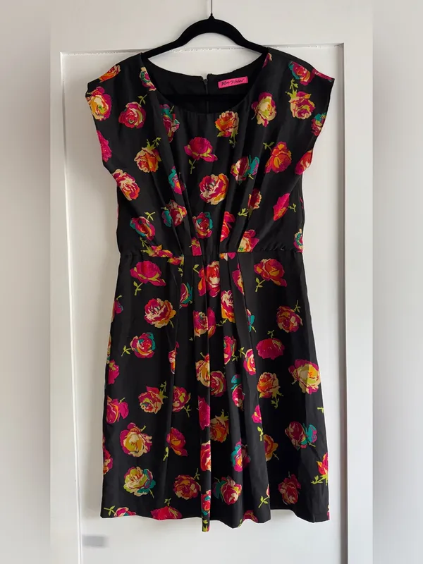 Betsey Johnson Black Floral Rose Print Dress Small 4 6 Pleated Blouson Waist - Image 2