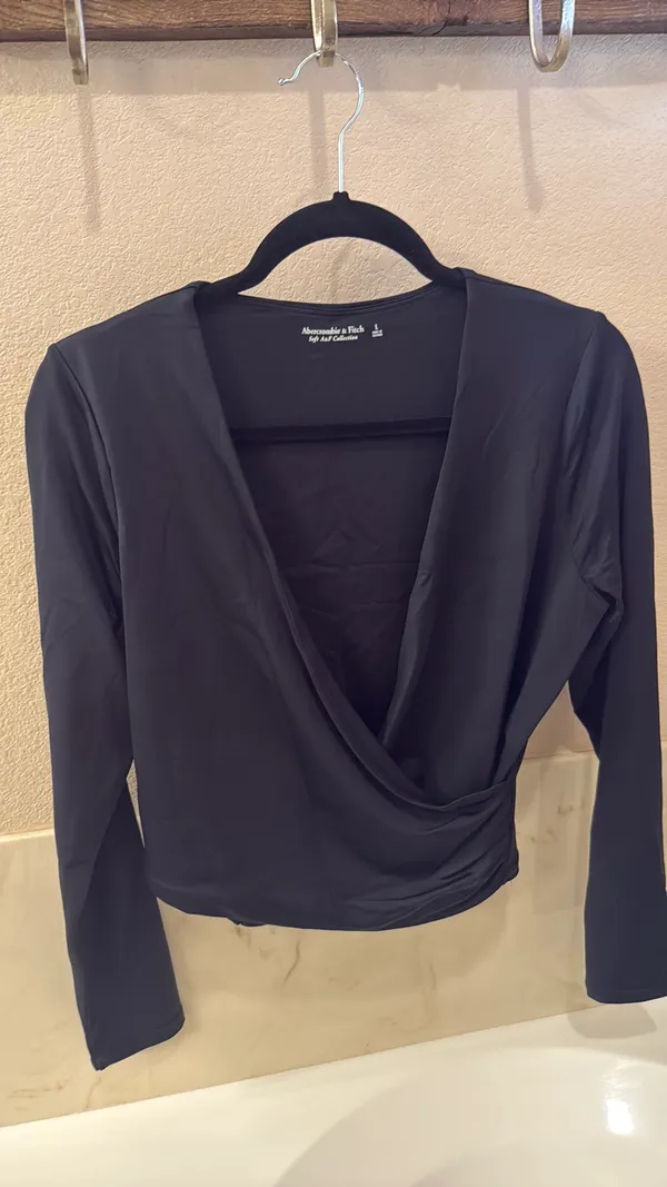 Abercrombie Black Top L - Image 3