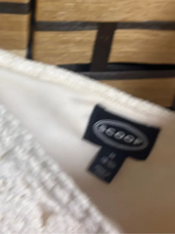 Scoop cream crochet tank top size medium - Image 4