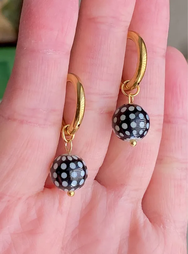Handmade retro unique quality dot glass beads gold stainless hoop earrings💛 - Image 6