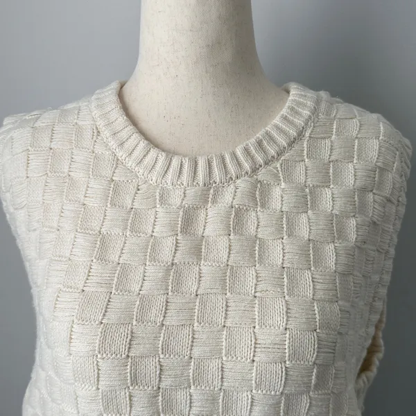 BDG Textured Cream Knit Vest Size Large Women’s Cotton blend Sweater - Image 4