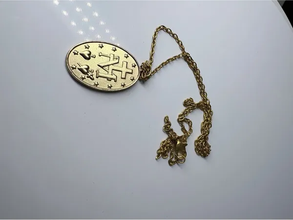 Vintage Gold Tone Miraculous Medal Virgin Mary Necklace 18" - Image 5