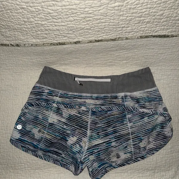Lululemon Speed Short 3” Blue Blurry Belle Tink Stripe Women’s Size 4 Vintage‎ - Image 2