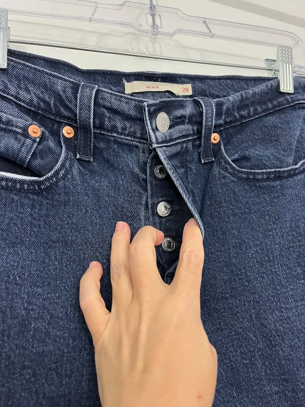 Levi's Size 28 Wedgie High Rise Ankle Jeans Dark Wash Raw Hem - Image 3