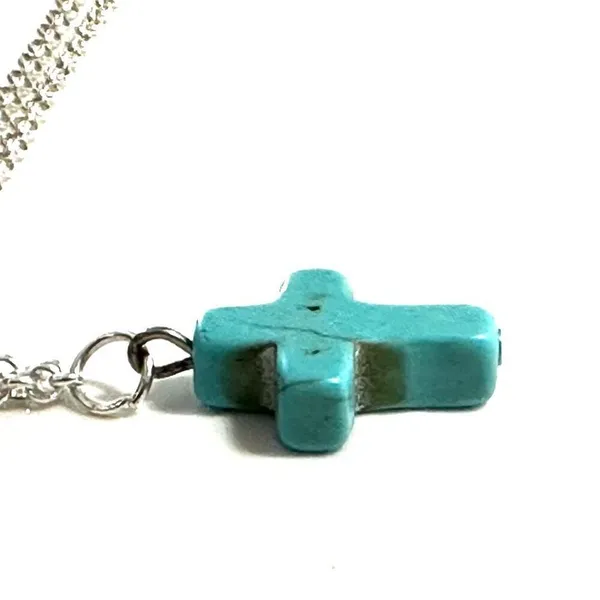 Howlite cross pendant necklace - Image 7