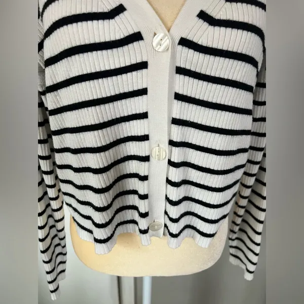 Abercrombie & Fitch Woman’s White & Black Striped Cotton Swearer Size Large - Image 3