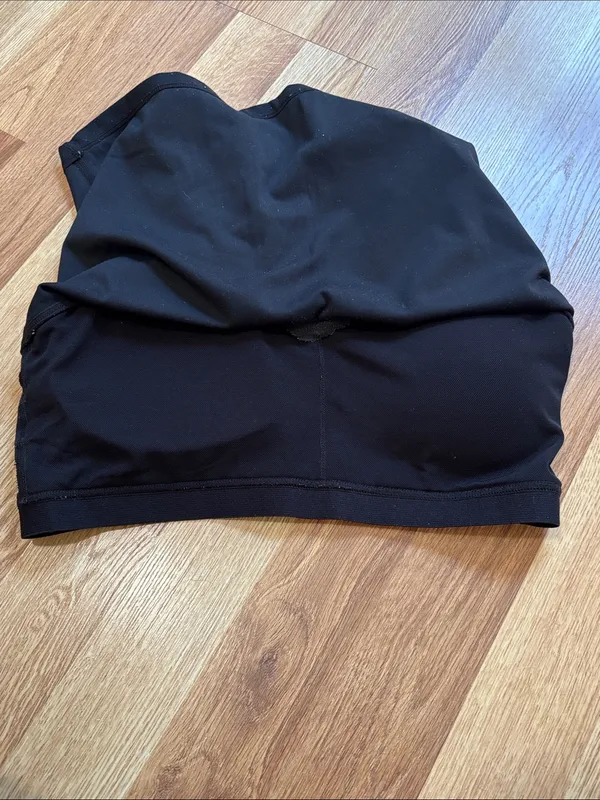 Iuga Black V-Neck Workout Bra Tank with Racerback Straps - Image 4