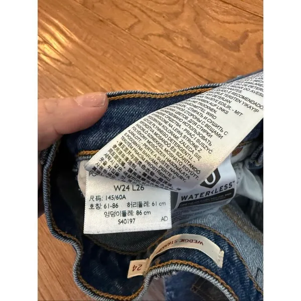 Levi’s wedgie straight high rise button fly raw hem jean size 24 - Image 8