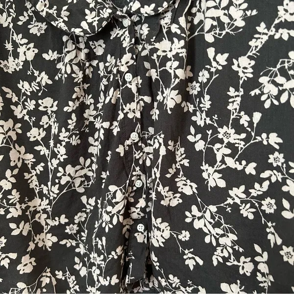 Old Navy Blouse Button Down Short Sleeve Gray Cream Floral Print Business Casual - Image 3