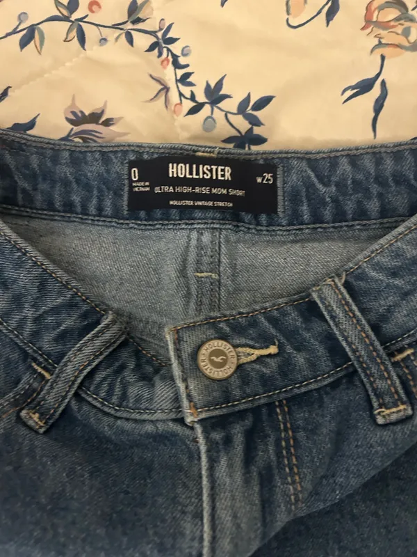 Hollister Shorts Jean High-Rise Mom Ultra 3" - Image 3