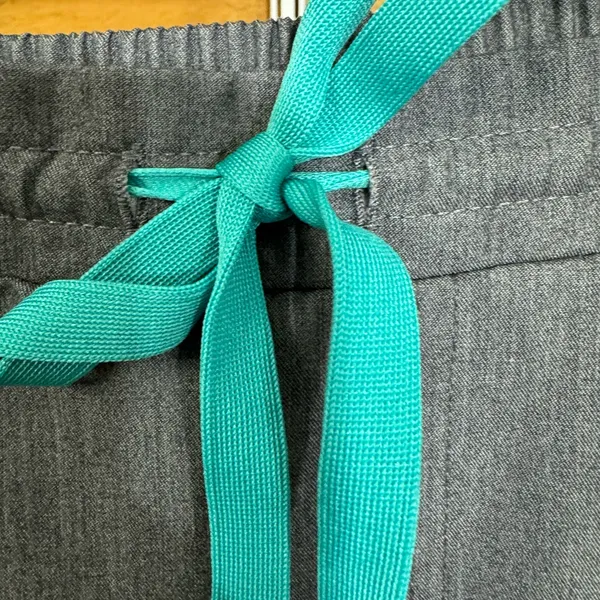Figs Technical Collection ‘Yola’ Kade Gray Cargo Skinny Scrub Pants - Image 5