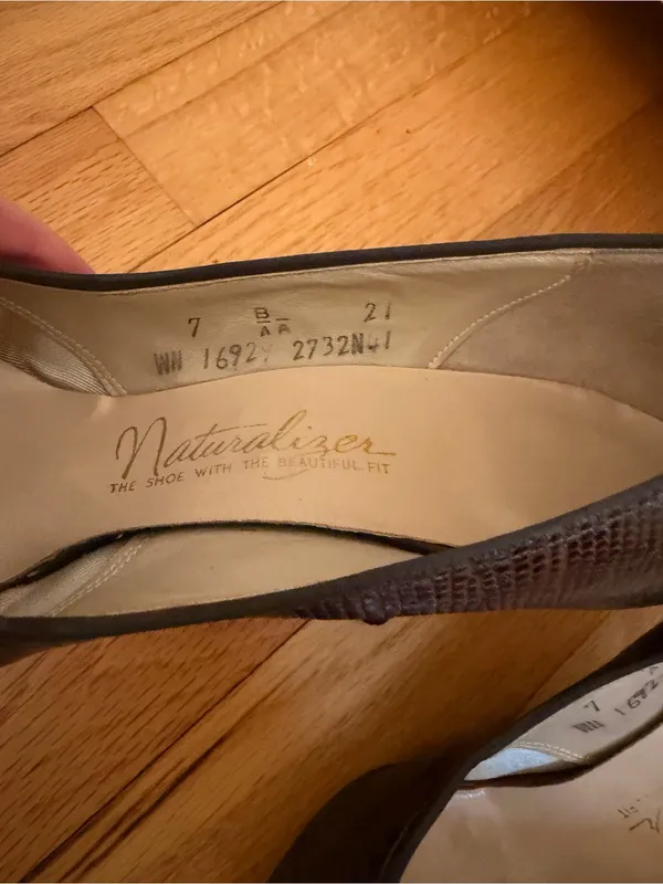 Naturalizer Authentic Alligator Skim Pumps Size 7 Vintage - Image 2