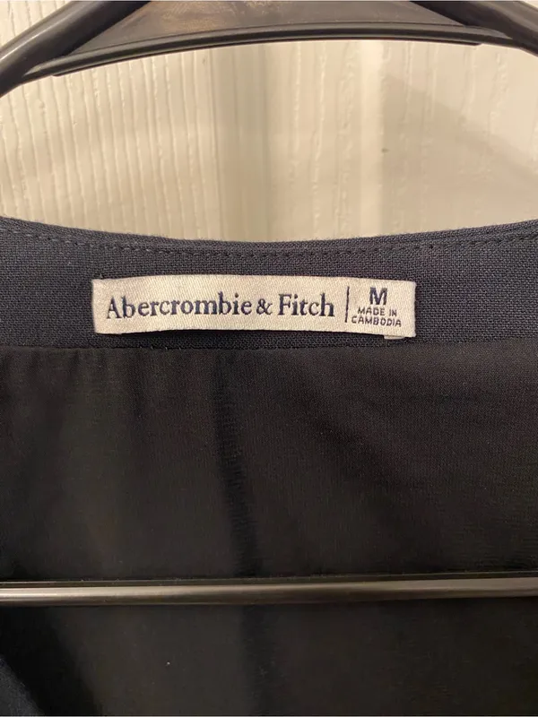 Abercrombie & Fitch Black Sleeveless Zip-Front Vest - Image 4