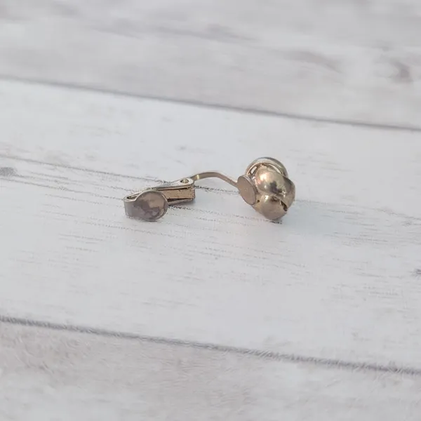 Vintage Clip On Earrings Twisted Design 3/8" - Heavy Tarnish/Discoloration - Image 6