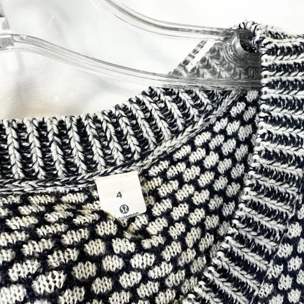Lululemon Yogi Crew Sweater Size 4 Inkwell Blue Honeycomb Knit Thumbholes‎ 243 - Image 14