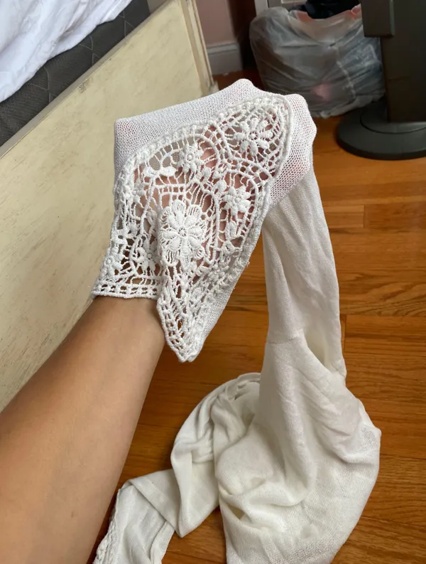 NEVER WORN Flowy Beach Crop Top White - Image 4