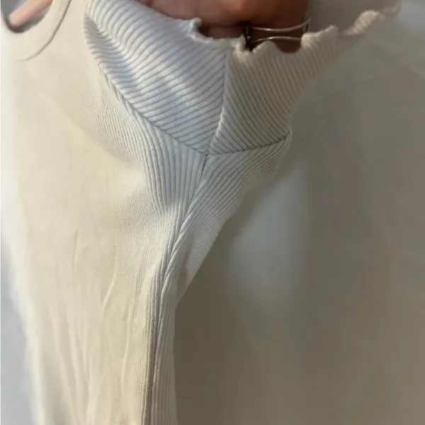 Abercrombie and Fitch White Ruffle Shirt size XS - Image 6