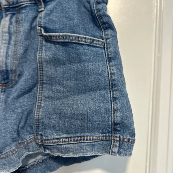 Abercrombie & Fitch Sz:32/14 Mall Brand high waited denim shorts ruffled waist. - Image 8