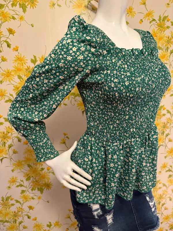 Green peplum-style blouse with a ditsy floral print size M - Image 2