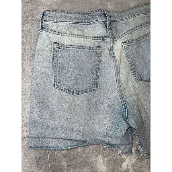 Women’s Denim Light-Medium Wash Cutoff Jean Shorts 14 - Image 7