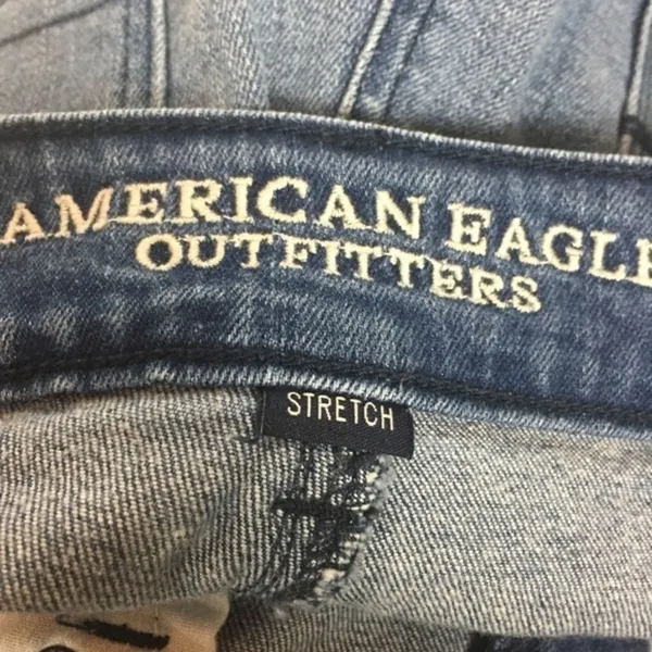 American Eagle Shortie Stretch Medium Wash‎ Denim Cuffed Size 8 - Image 8