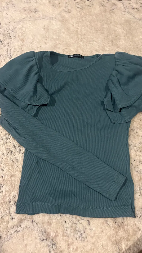 ZARA Green ribbed long sleeve top with ruffle sleeves - Image 2