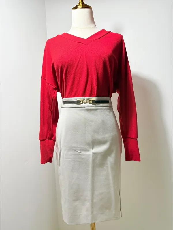 Express Women's Beige Pencil Skirt with Gold and Black Belt Detail, Size 8 - Image 4