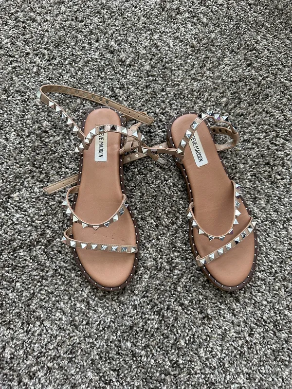 Steve Madden Women’s Travel Tan Sandal Strappy & Studded Sz 7.5 - Image 4