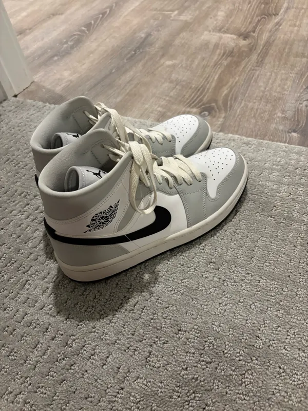 Nike Jordan Grey and white Air Jordan 1 Mid sneakers - Image 3